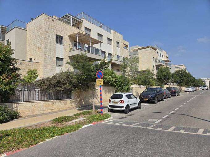 רחוב מגורים בשכונת אבני חן, בניינים נמוכים