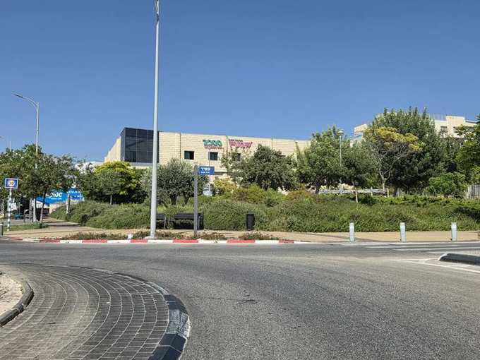 סופר מעיין 2000 בשכונה